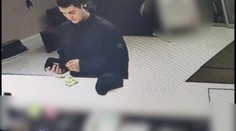 Nové fotky mladíka, ktorý dobodal ženu. Môže mať psychické problémy a konať nevyspytateľne