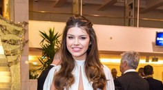 Karolíne Chomistekovej sa len ťažko pozeralo do očí: Výstrih až po pupok