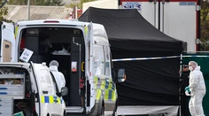 Britská polícia zatkla ďalšieho muža v súvislosti s nálezom 39 mŕtvych migrantov