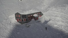 Takmer do roka a do dňa. Našu najvyššie položenú chatu opäť zasiahla lavína