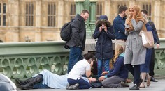 Fotografia moslimky po útoku v Londýne nahnevala ľudí. Jej autor všetko vysvetlil