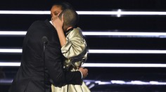 Romantické vyznanie v priamom prenose. Z týchto slov sa Rihanna červenala