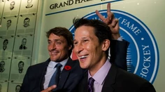 Sieň slávy NHL je bohatšia o sedem mien, je medzi nimi aj Selanne, Kariya či Recchi