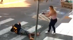 VIDEO: Zlodej vytiahol zbraň na matky s deťmi. Bola medzi nimi policajtka, ktorá ho zastrelila