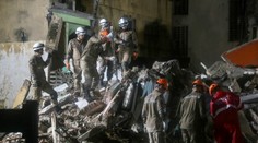 Opustený dom, v ktorom prespávali bezdomovci, sa zrútil. Zahynulo 14 ľudí vrátane šiestich detí