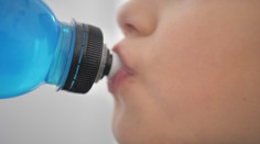 Hit medzi energetickými nápojmi si už našiel aj deti na Slovensku. Môžu skončiť veľmi zle