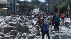 Príroda sa zbláznila: Teploty 30 stupňov a silné krupobitie pokrylo ľadom mesto v Mexiku