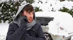 Neštartuje? Čo robiť, ak vás auto v zime zradí