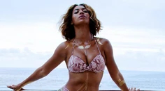 Beyoncé v bikinách a bez retuše. Nie je to vôbec zlé