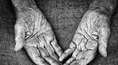 Z ničoho nič sa na svete objavil najstarší muž (117)