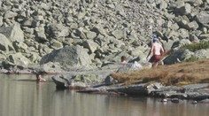 Tatry si potrebujú oddýchnuť od turistov. Našli sme ľudí, ktorí sa neváhali kúpať v chránených plesách