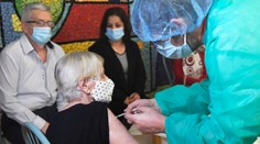 Seniorom rýchlo klesajú protilátky, odborníci odporúčajú tretiu dávku