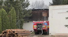 Obrovský požiar vo Viničnom neďaleko Pezinka. Plamene zachvátili budovu v bývalej rekreačnej oblasti