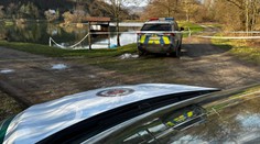 Veľké nešťastie v Nemšovej. Rybár sa snažil uvoľniť prichytený háčik, vo vode sa utopil