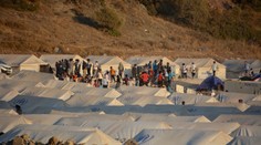 V novom tábore pre migrantov na ostrove Lesbos sa koronavírus ďalej šíri. Majú už 243 prípadov