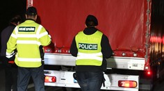 Česko zintenzívni kontroly na hraniciach. Reaguje na zvýšený počet zadržaných prevádzačov