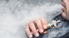 Mužovi explodovala vo vrecku elektronická cigareta. Popáleniny má takmer na celej nohe