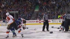 Hokejisti NHL predviedli bitku, akú ste sotva videli