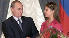 USA sa zdráhajú uvaliť sankcie na údajnú Putinovu priateľku Alinu Kabajevovú