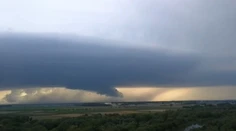 Cez Záhorie prechádzala silná búrka, vykazovala aj supercelárne črty