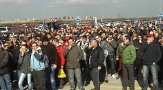 Protest pred automobilkou! Zamestnanci požadujú vyššie mzdy