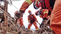 Pri prudkých dažďoch zahynulo v Číne najmenej 12 ľudí, tisícky evakuovali