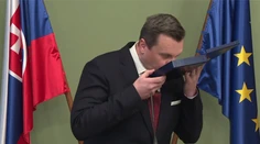 Danko uznal, že bozkávanie výložiek bola chyba
