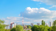 VIDEO: V Charkove sa po ruskom útoku zrútila časť televíznej veže