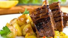 RECEPT NA DNES: Flank steak, mango salsa a koriandrové pesto