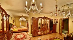 Rezešovci predávajú svoju luxusnú vilu: Zlaté kachle, tiger pod vaňou, Versaceho koberce