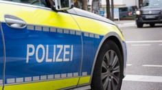 V penzióne v Passau sa našli telá troch ľudí zastrelených kušou.  Obete boli Nemci