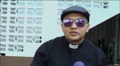 Kňaz našiel spôsob, ako dostať mladých ľudí do kostola