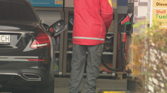 Nafta, benzín aj plyn sa zrejme nevyhnú vyššej dani. Majitelia elektroáut sa dočkajú zvýhodnenia