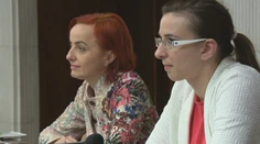Nevpustenie poslankyne do práce s dieťaťom vyvolalo emócie. Čo si myslia Slováci?