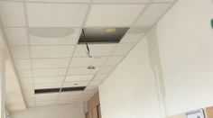 Premočená škola bez strechy vyháňa deti z tried. Rodičia sa boja o ich zdravie a bezpečnosť