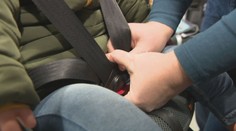 Vedeli ste, že zimné oblečenie dokáže ohroziť vaše deti v autách?