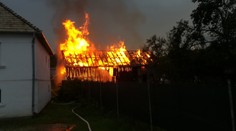 Blesk udrel v Prešove do stodoly. Zhorela do tla