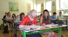 SNS chce, aby sa v školách učila komunikačná výchova