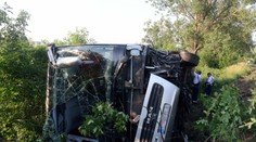 V Maďarsku havaroval autobus plný detí. Zranených už previezli na Slovensko