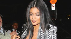 Sedemnásťročná Kylie šla na večeru bez nohavičiek