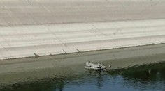 VIDEO: Šokujúci nález pri vypúšťaní Hričovského kanála. Z vody vytiahli auto s mŕtvolou