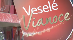 Vianoce sú za dverami: Aspoň tak vyzerajú regály v hypermarketoch