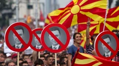 Macedónsky premiér odmieta odstúpiť, prišli ho podporiť tisíce ľudí