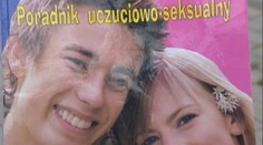 Ak vás muži otravujú, je to vaša chyba! Poľsko pobúrila kniha na výučbu sexuálnej výchovy
