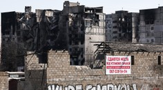 Za mesiac zomrelo v Mariupole päťtisíc ľudí, pri bombardovaní nemocnice zhorelo zaživa 50 osôb