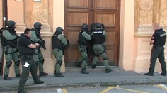 V Prešove zasahovali proti ozbrojencovi v škole. Akože