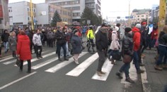 Vojna o obchvat sa síce skončila, no Prešovčania bojujú ďalej.  Sľuby im nestačia