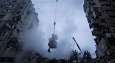 Útok na dom v Dnipre má najmenej 40 obetí. Kremeľ tvrdí, že išlo o zásah ukrajinskej rakety