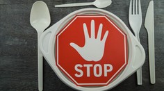 Ďalšia metropola zakáže jednorazové plastové výrobky