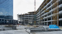 Nešťastie pri známom nákupnom centre. Robotníka privalil žeriav